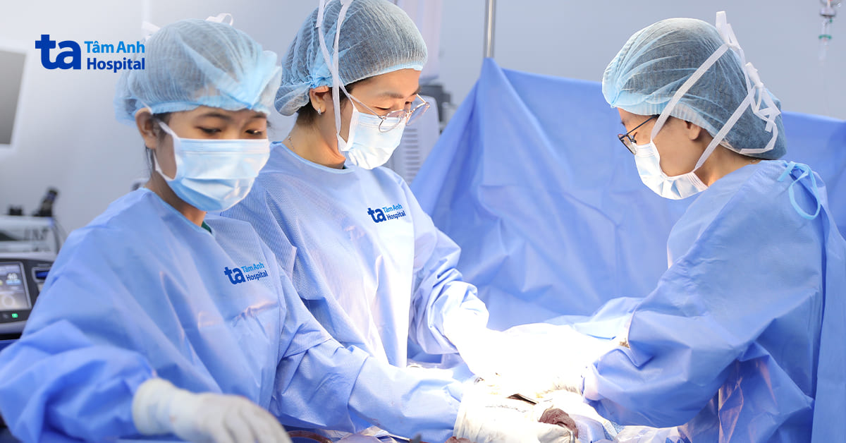 Thai nhi mắc dị tật tim kèm hai bất thường gene chào đời khỏe mạnh