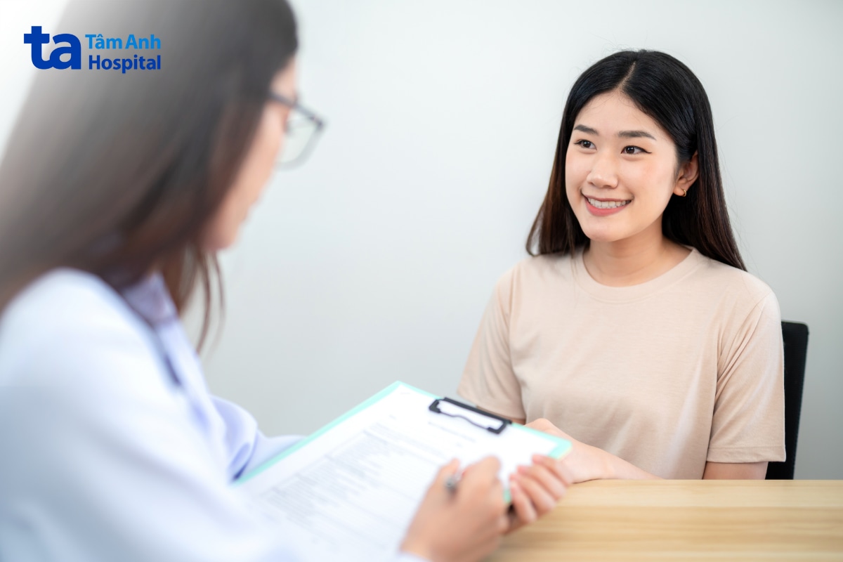 Phụ nữ nên thăm khám và kiểm tra sức khỏe trước khi mang thai.