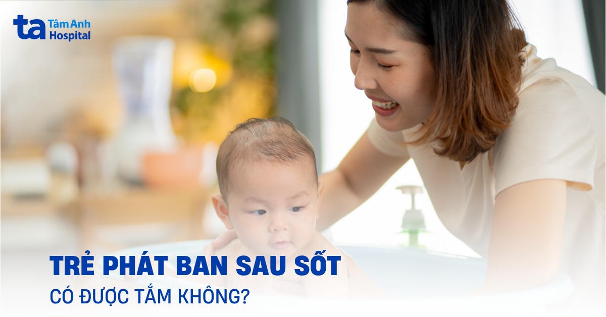 trẻ bị sốt có nên đóng bỉm không