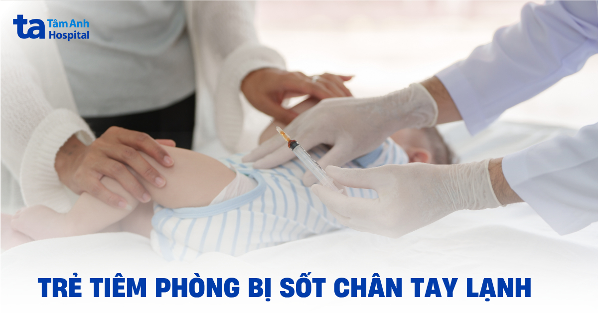 Trẻ tiêm phòng bị sốt chân tay lạnh: Khi nào là bình thường?