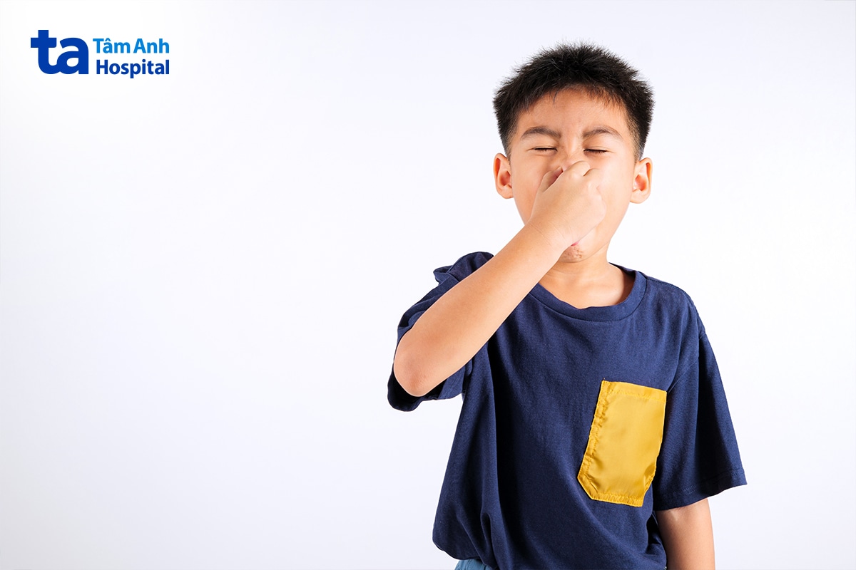 Trẻ trai xuất hiện dấu hiệu phát triển liên quan dậy thì sớm.