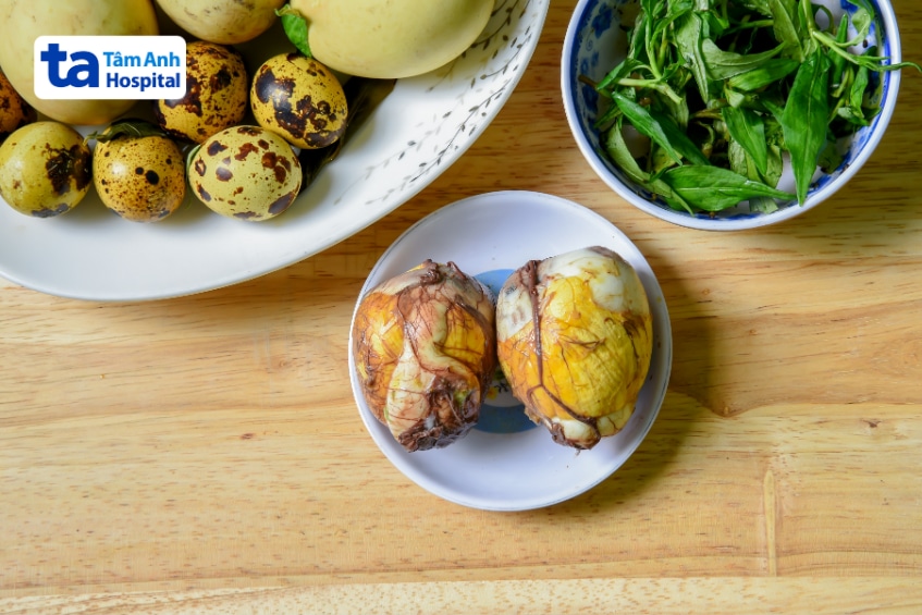 Mẹ bầu nên ăn trứng vịt lộn với lượng vừa phải và đúng cách.