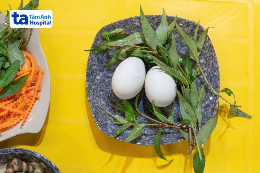 Trứng vịt lộn có thể bổ sung nhiều dưỡng chất cho thai kỳ khi ăn đúng cách.