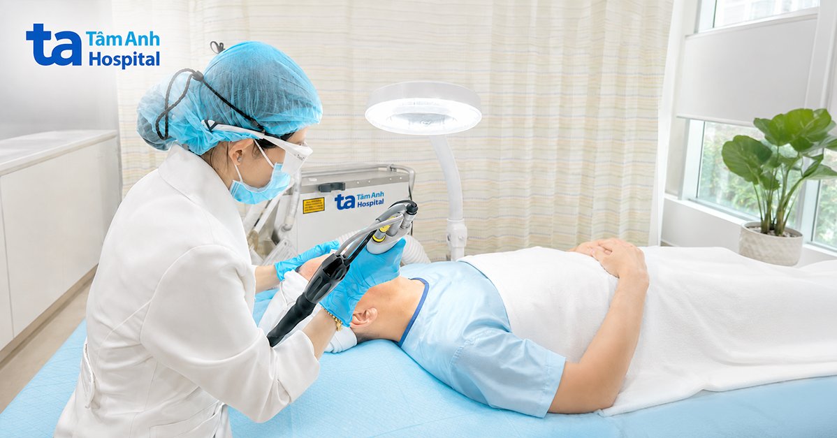 Vợ chồng Việt kiều Mỹ dành 2 tuần về nước thẩm mỹ da