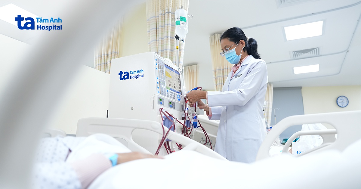 Uống nước ngọt mỗi ngày, thức thâu đêm, chàng trai 24 tuổi phải chạy thận suốt đời