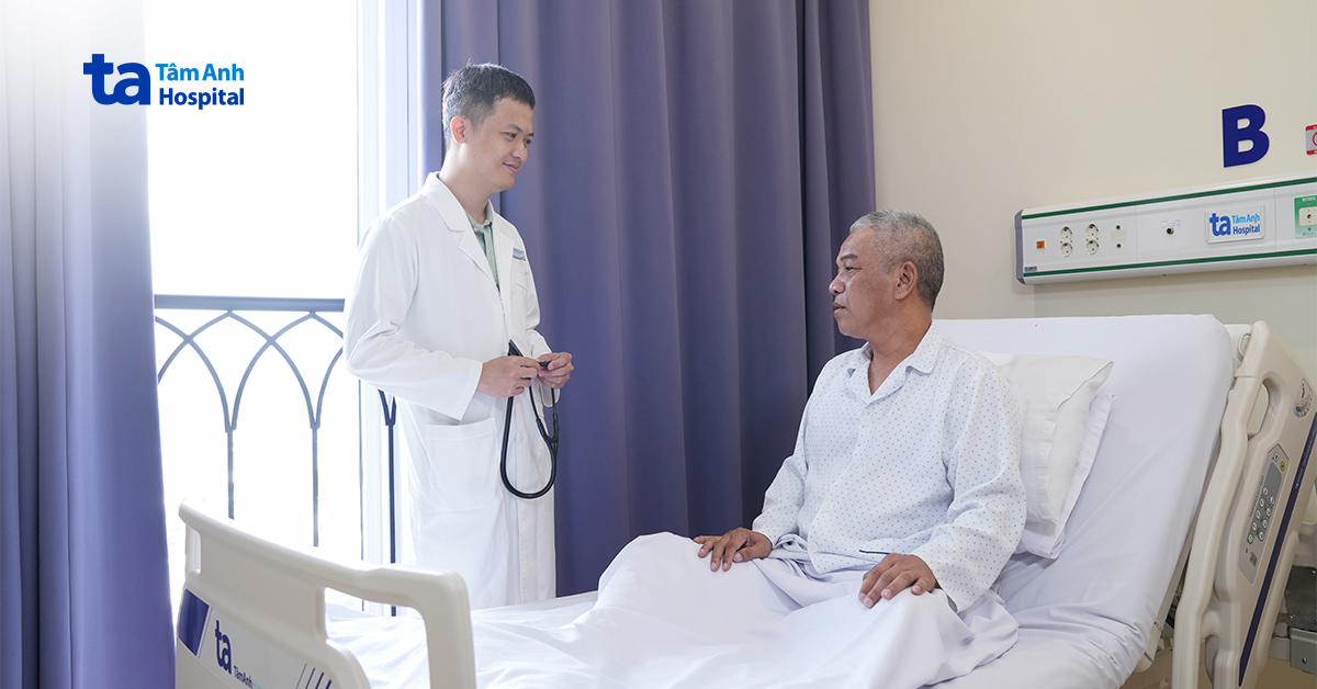 8 giờ tái thông động mạch vành tắc mạn tính, vôi hóa nặng bằng nhiều kỹ thuật phức tạp