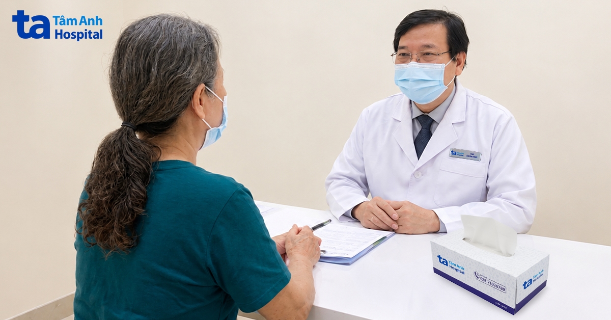bà long tái khám với tiến sĩ bác sĩ lâm văn hoàng