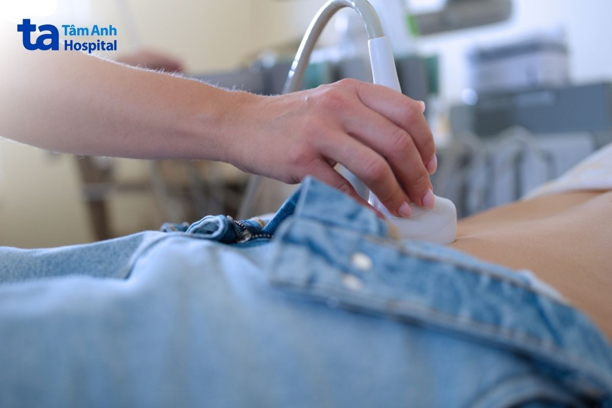 bác sĩ chẩn đoán viêm ruột thừa