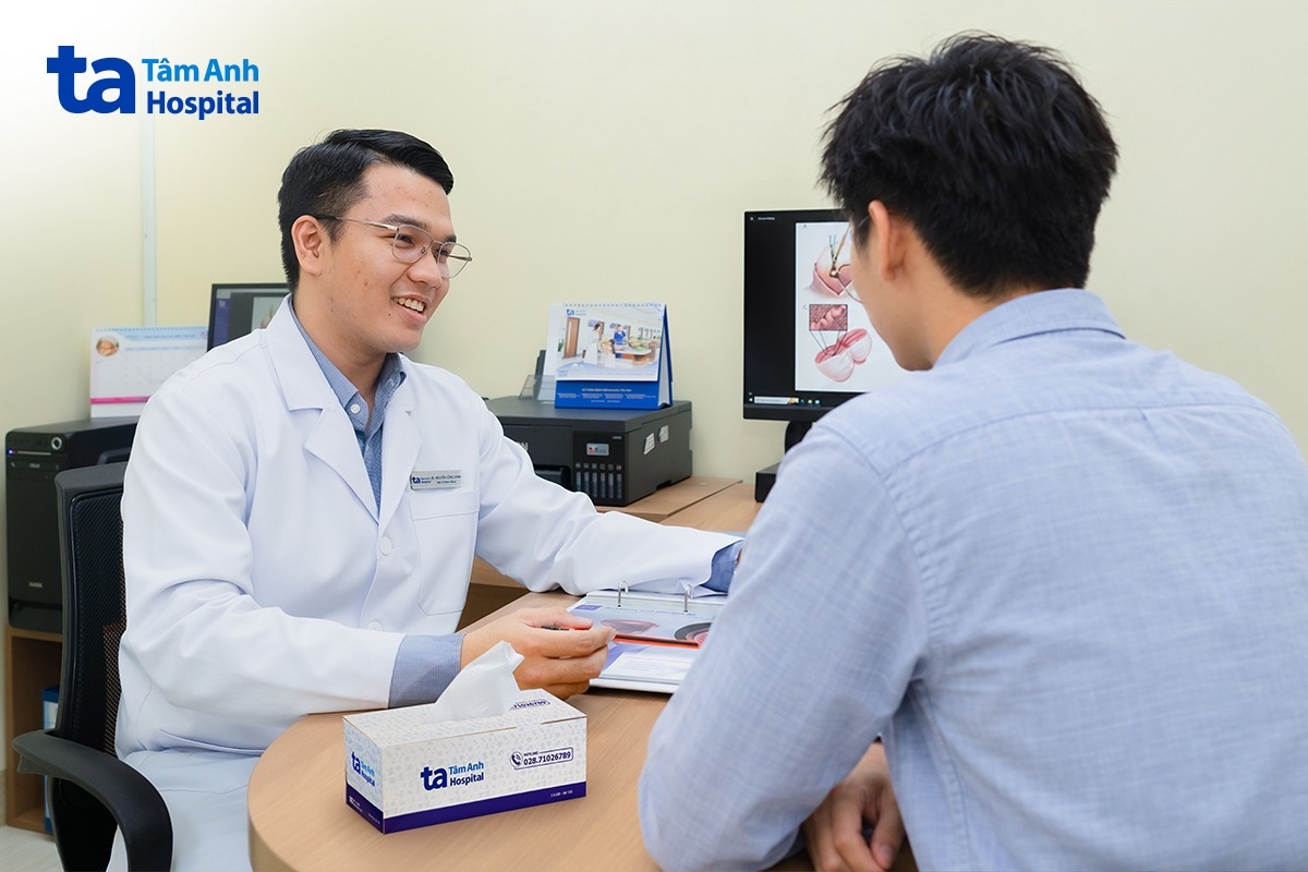 bác sĩ nguyễn công danh khám, tư vấn cho anh minh