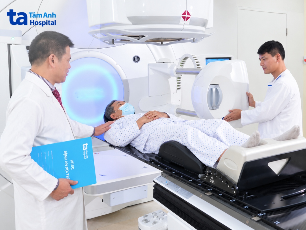 bác sĩ nhắc nhở người bệnh những điều cần chú ý