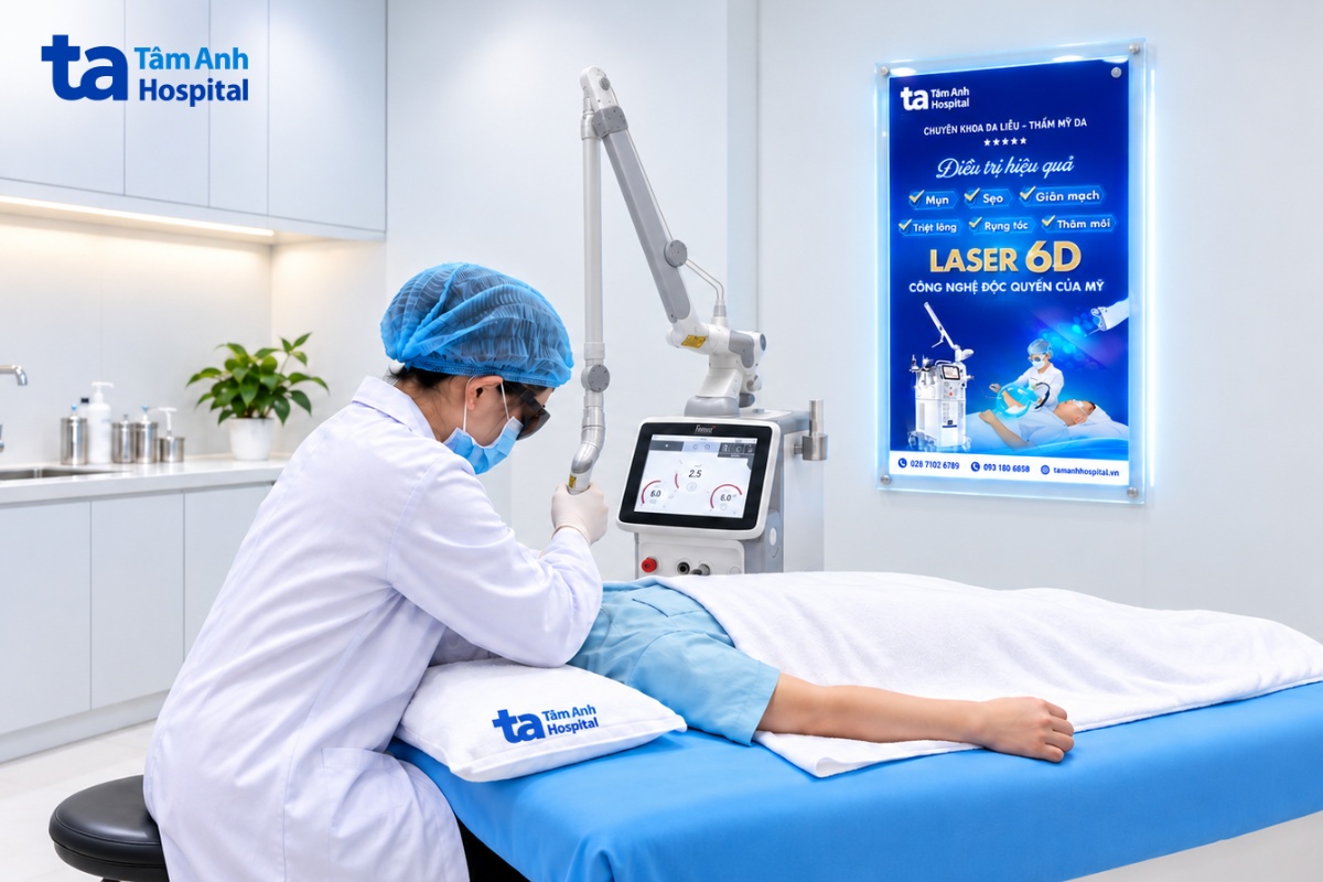 bác sĩ sử dụng laser pico để điều trị bớt cho thắng