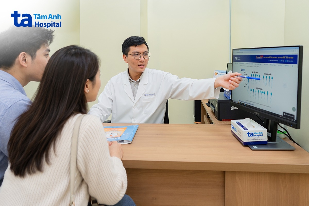 bác sĩ vinh tư vấn cho vợ chồng anh minh và chị tú