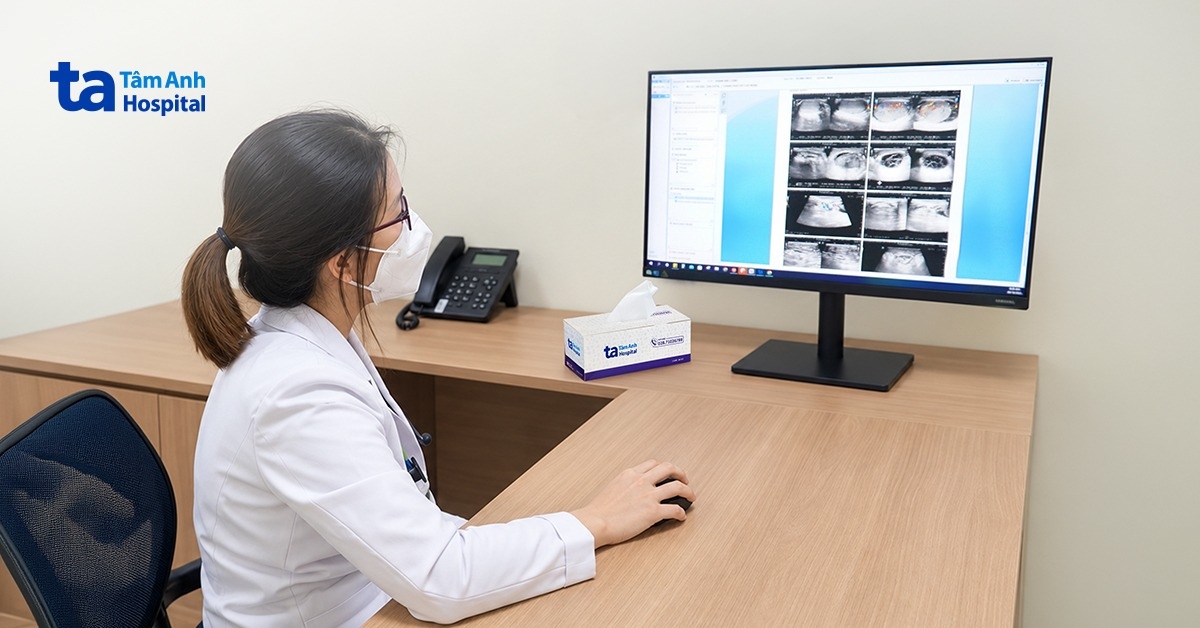 Bé trai 14 tuổi viêm tinh hoàn do quai bị