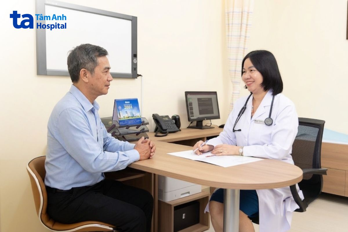 bs ckii phạm thị thanh tâm, trưởng đơn vị nội tổng hợp thăm khám định kỳ cho người bệnh