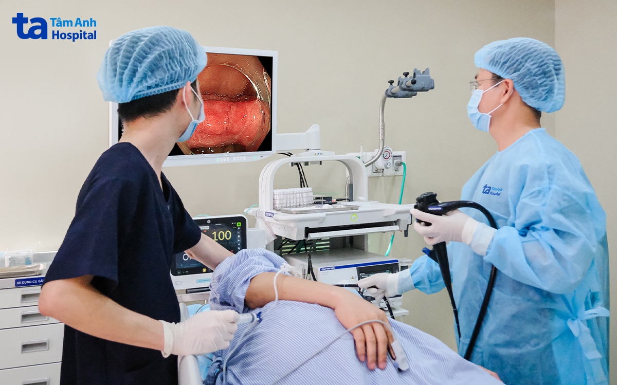 BS nội soi cắt polyp cho ông Minh