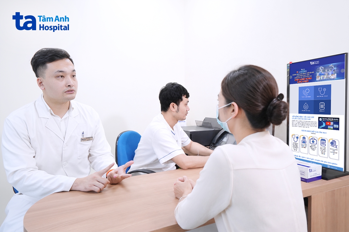 BS trao đổi cùng mẹ bệnh nhi