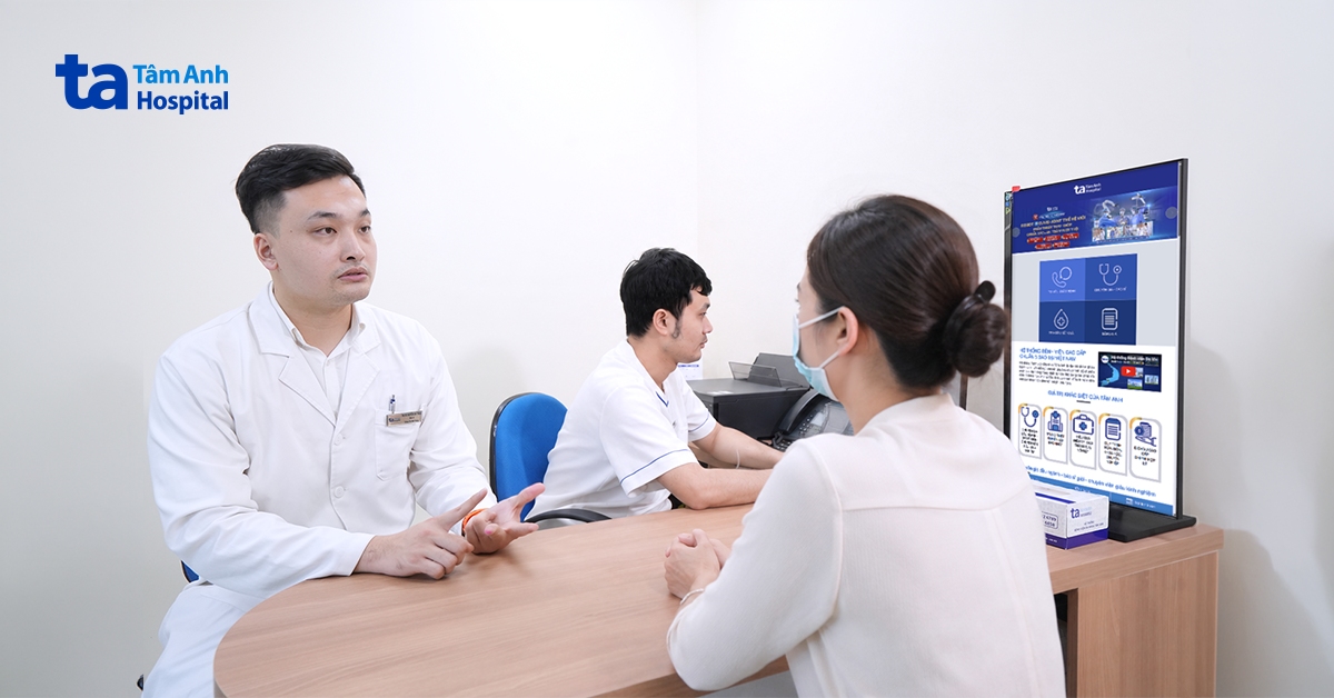 Dị vật pin cúc áo gây bỏng màng nhĩ
