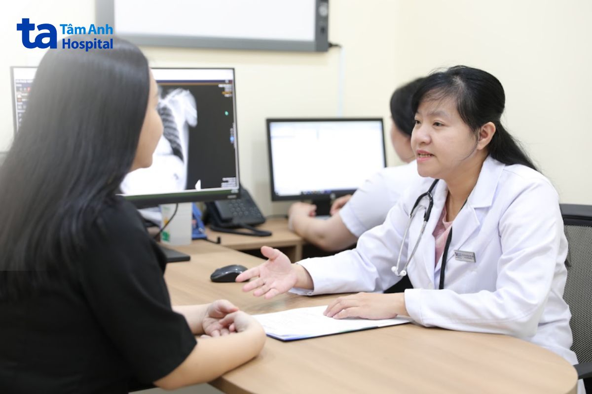 bs.cki hoàng mỹ linh tư vấn điều trị cho người đi khám tại đơn vị nội tổng hợp, bvđk tâm anh tp.hcm