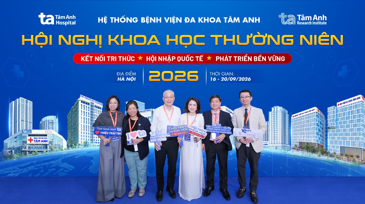 các chủ tọa và báo cáo viên tại hội nghị