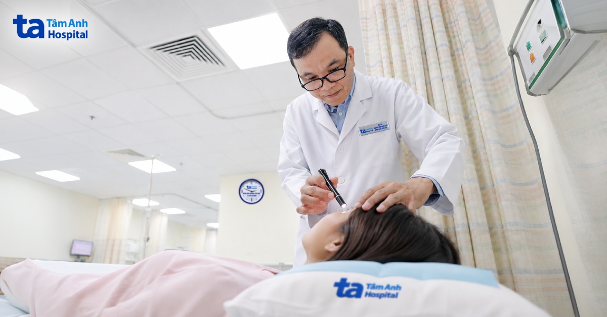 Cấp cứu cho người phụ nữ 38 tuổi đột ngột liệt nửa người
