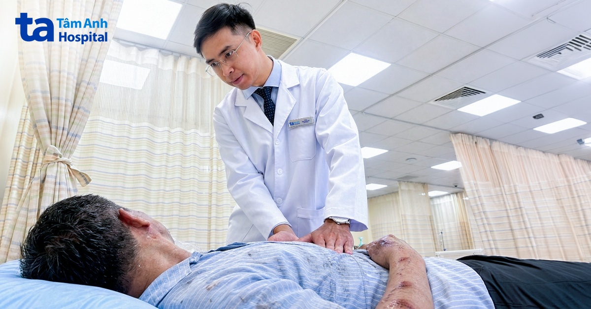 Cấp cứu người đàn ông bị xe cán qua ngực, dập nhiều cơ quan