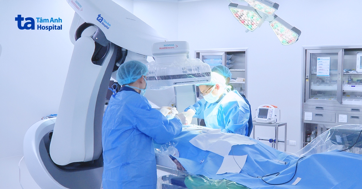 Cấy máy tạo nhịp tim cho cụ ông 90 tuổi