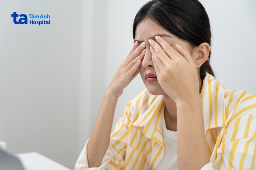 chăm sóc mắt sau mổ cận