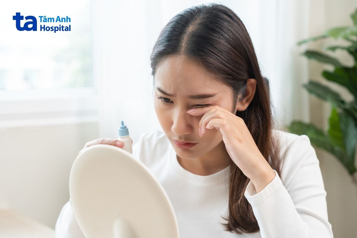chăm sóc mắt sau phẫu thuật thay giác mạc