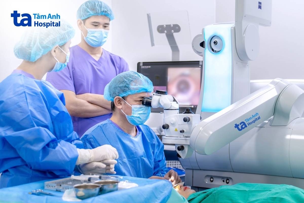 chi phí mổ mắt cận là bao nhiêu