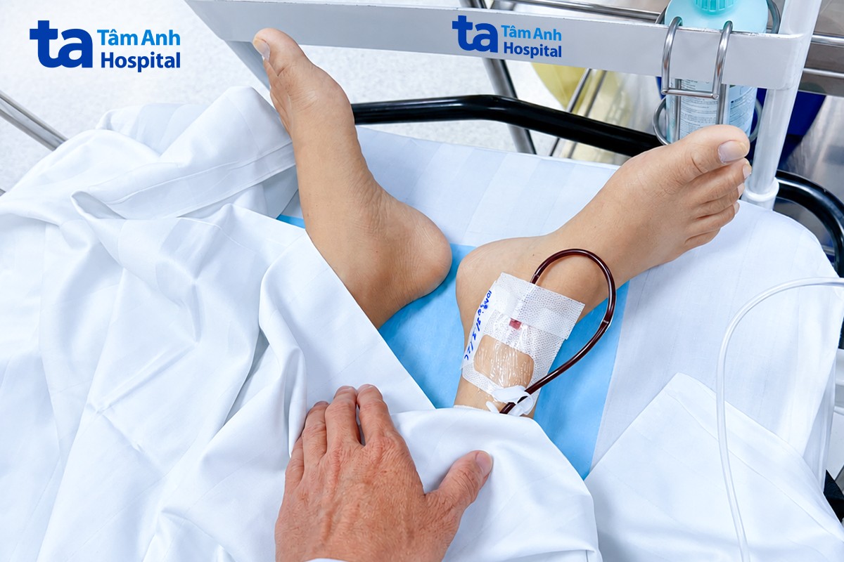 Da của chị Hoàn trắng bệch khi nhập viện Da của chị Hoàn trắng bệch khi nhập viện