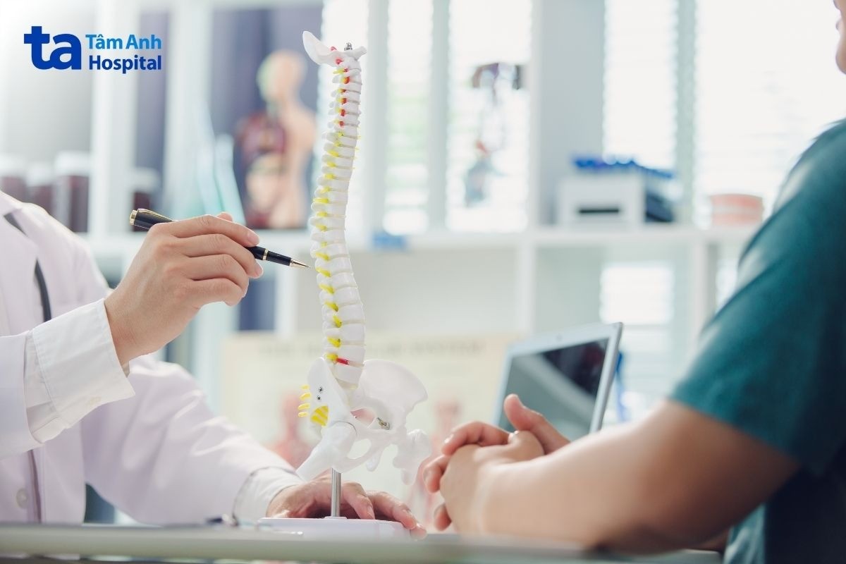 đau cột sống dữ dội