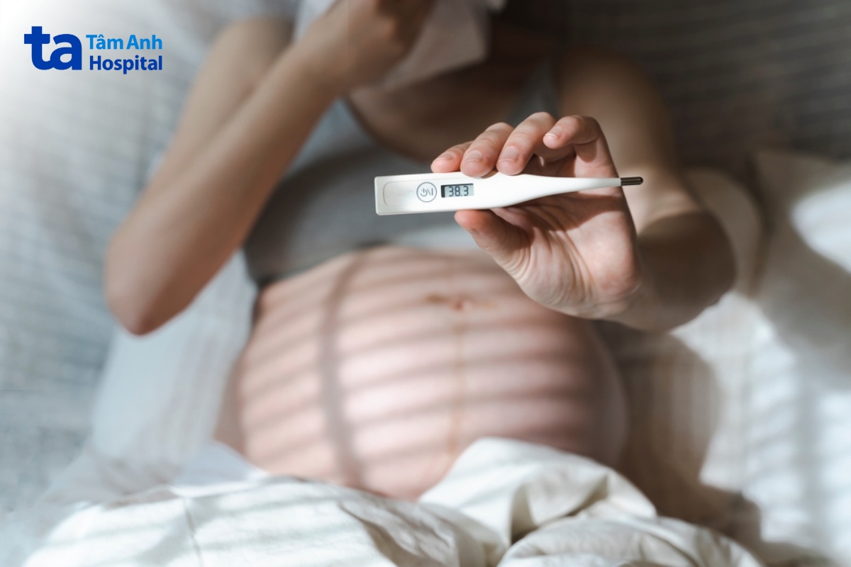 đo nhiệt độ thường xuyên để theo dõi diễn tiến