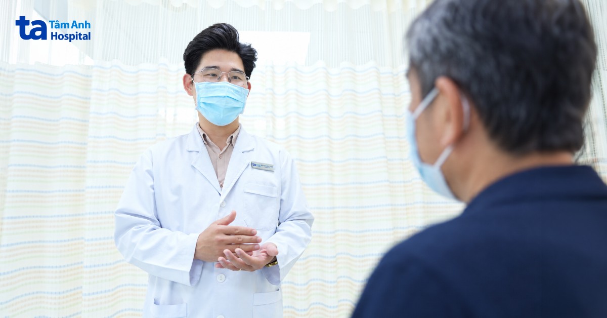 Đột ngột yếu nửa người, phát hiện động mạch cảnh hẹp 90%