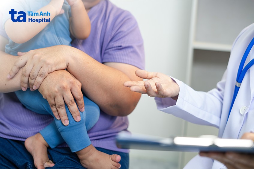 dùng dung dịch sát khuẩn bởi chỉ định bác sĩ