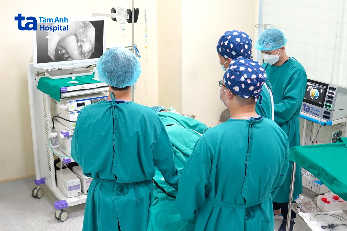 ekip thực hiện kĩ thuật esd