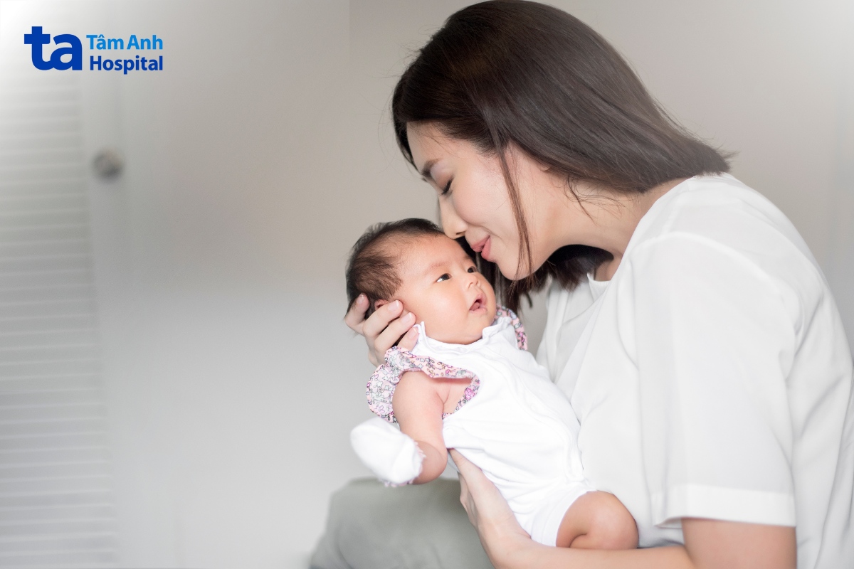 giữ vệ sinh cá nhân trước khi tiếp xúc với em bé