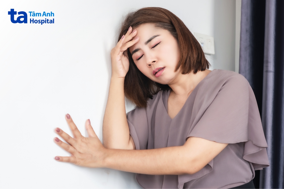 hạ đường huyết có thể gây choáng váng, run tay chân, vã mồ hôi…
