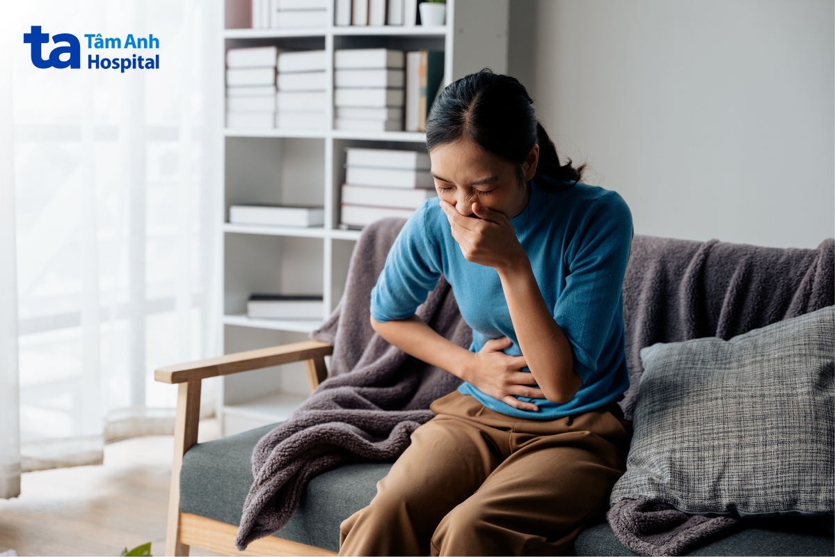 khám bác sĩ khi đau bụng dữ dội