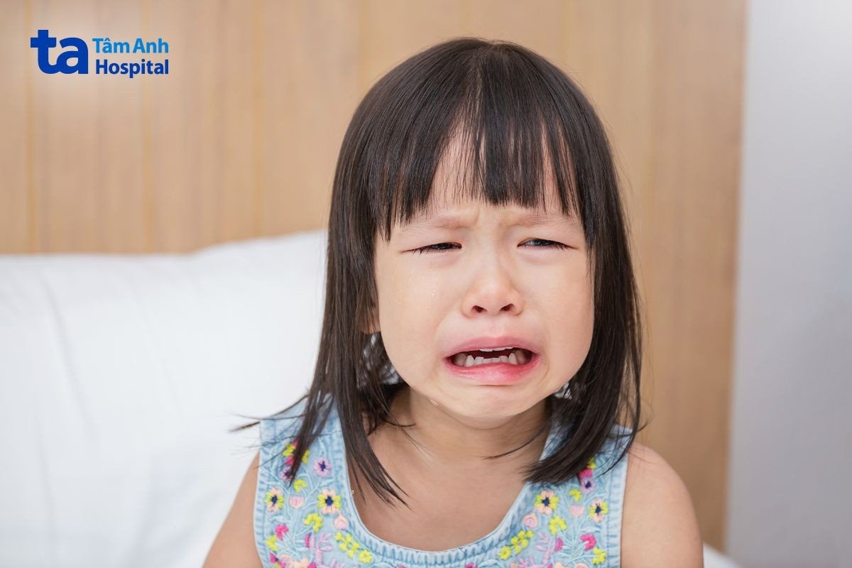 khóc nhiều có bị cận không