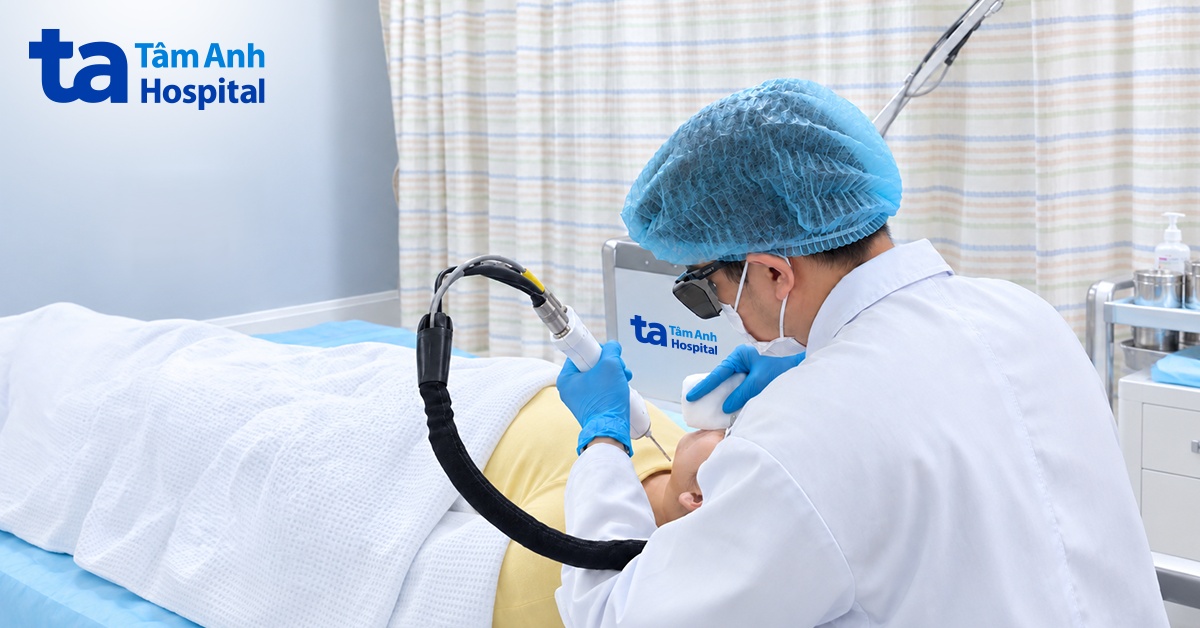 Kích ứng nặng với mỹ phẩm không rõ thành phần