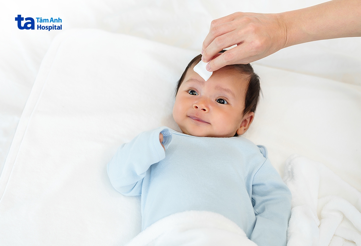 lau người bằng nước ấm đúng cách