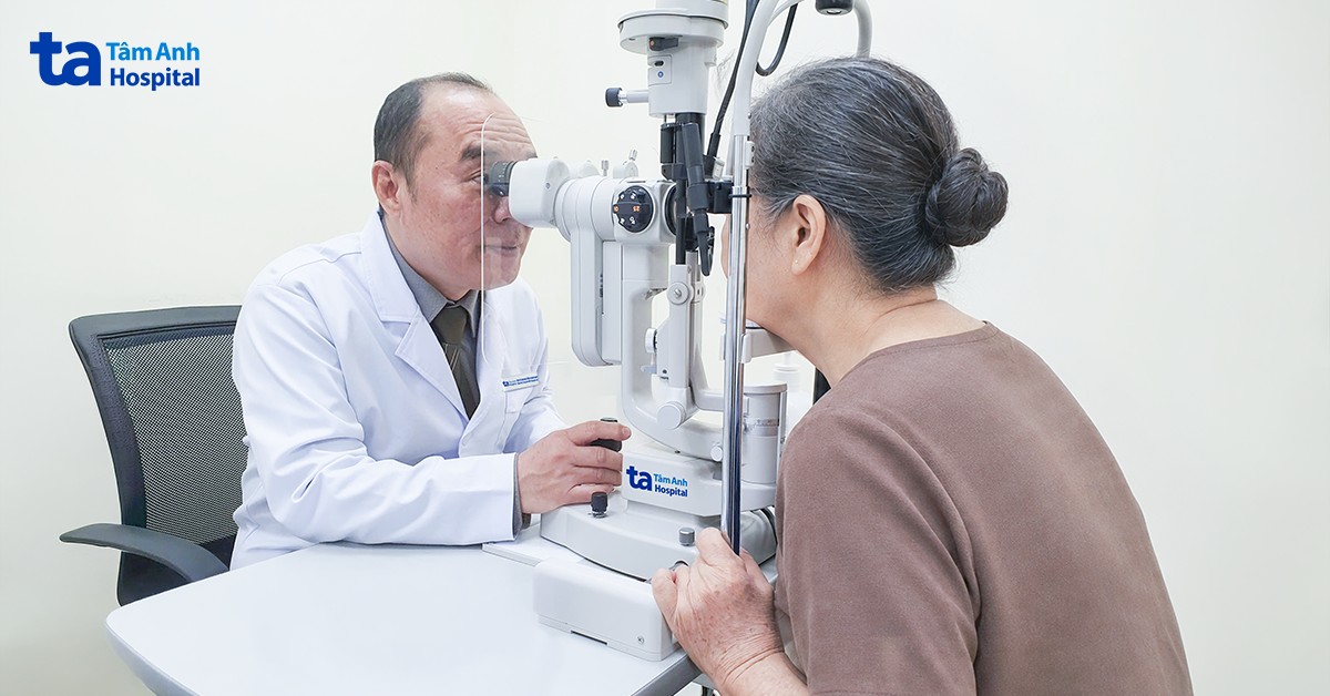 Mất kiểm soát nhắm mở mắt vì co giật cơ mi