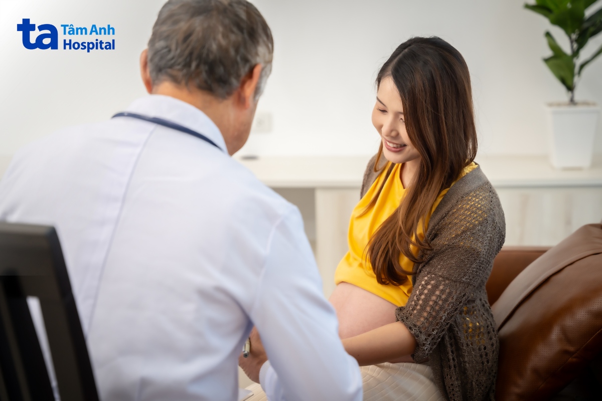 mẹ bầu cần nhanh chóng đến ngay cơ sở y tế