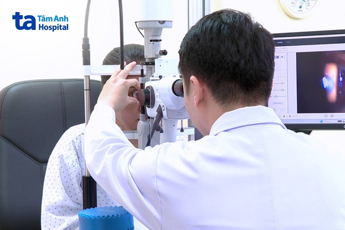 mổ mắt cận thị sau sinh