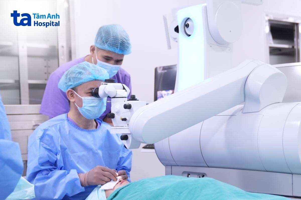 mới mổ mắt có đi máy bay được không