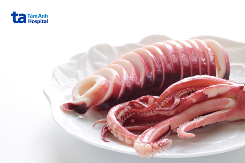 Mực luộc chín kỹ giúp mẹ bầu sử dụng hải sản an toàn hơn.