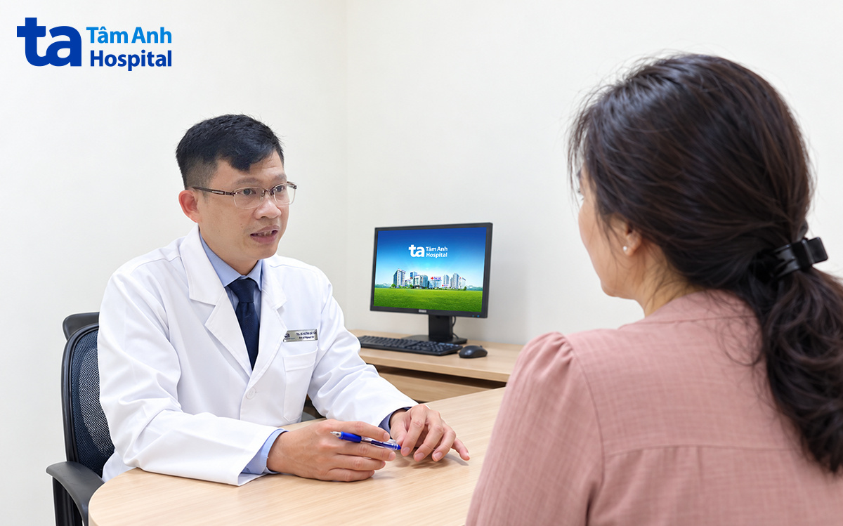 người bệnh tái khám bác sĩ tấn