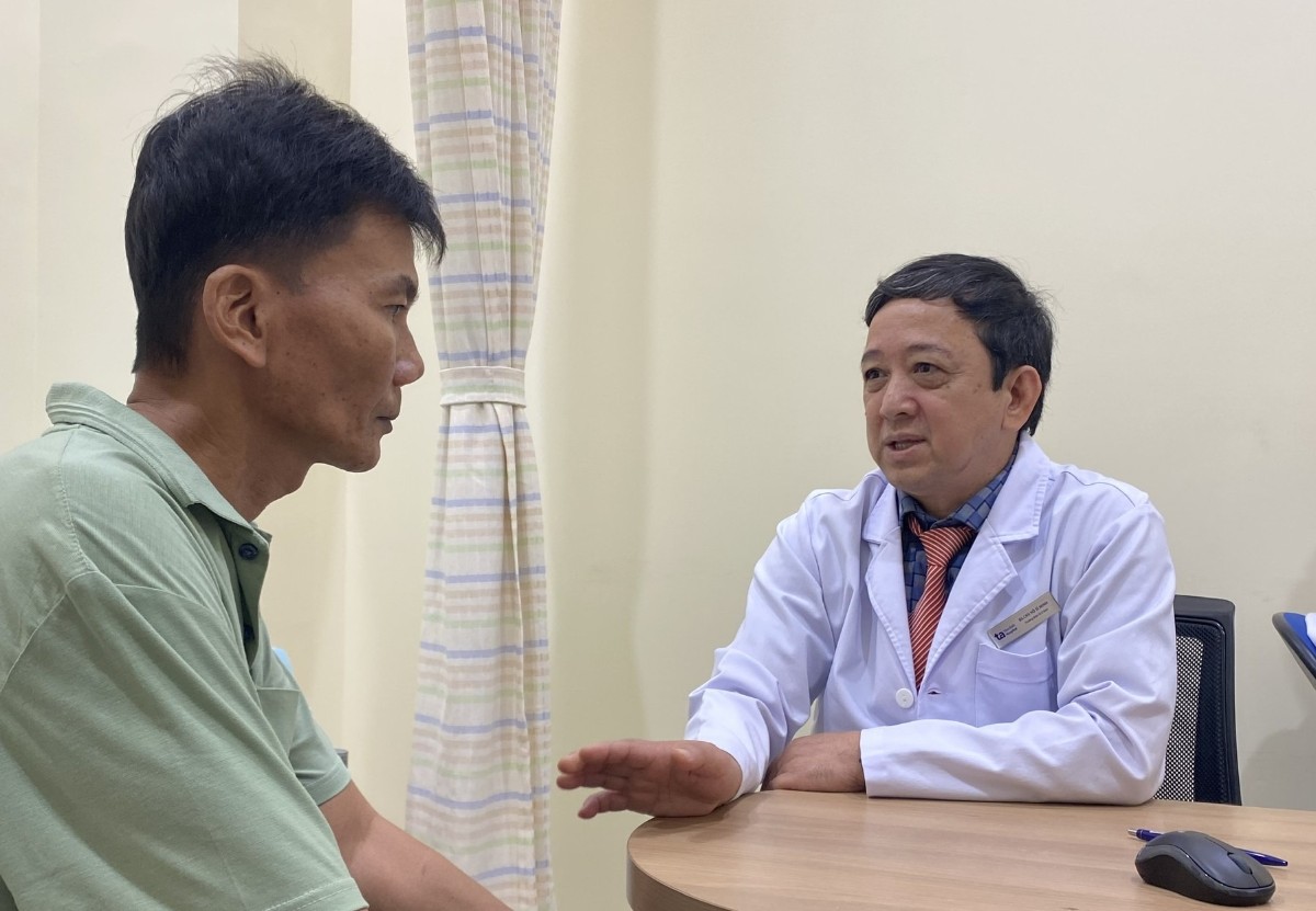 người bệnh tái khám sau phẫu thuật