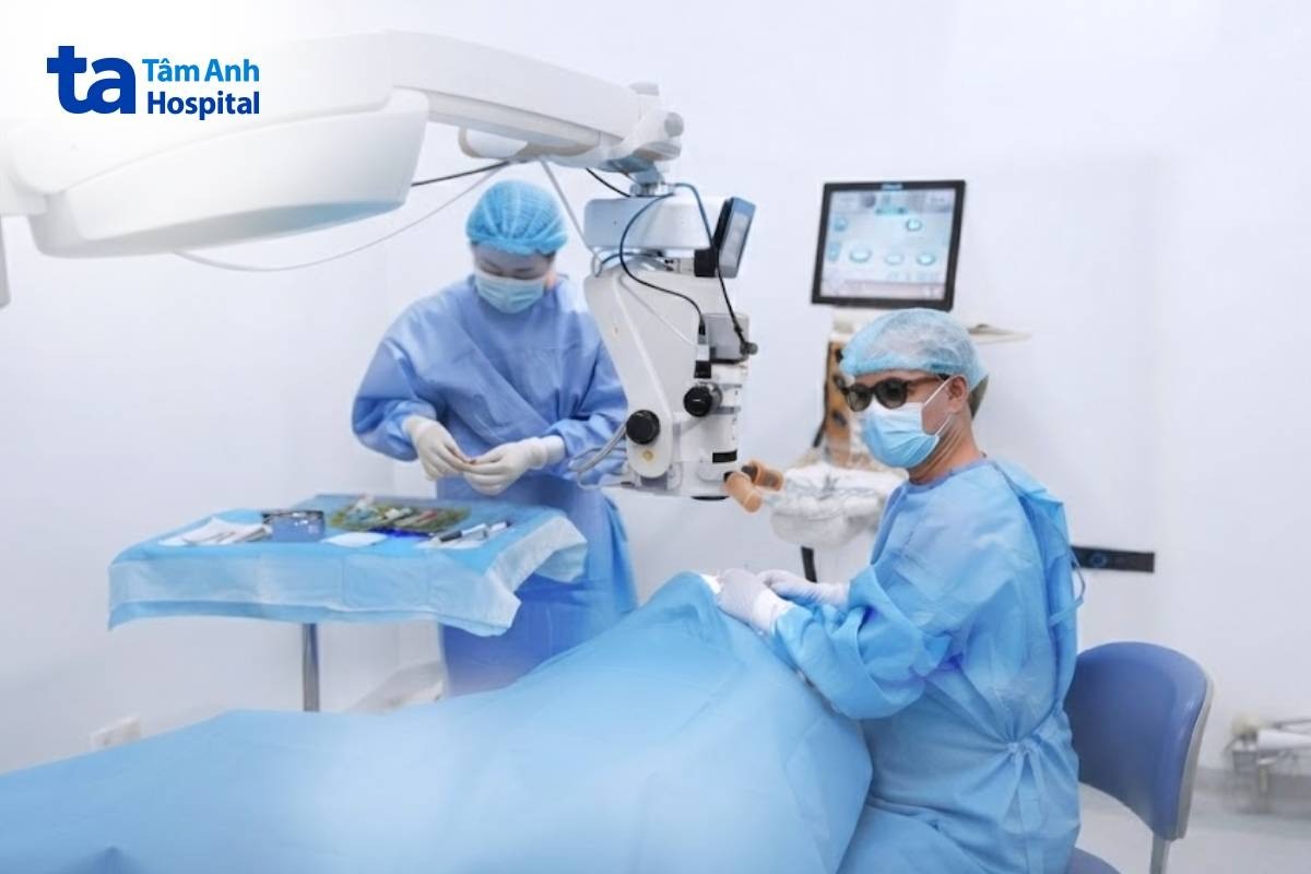 người cận cận 16 độ có mổ được không