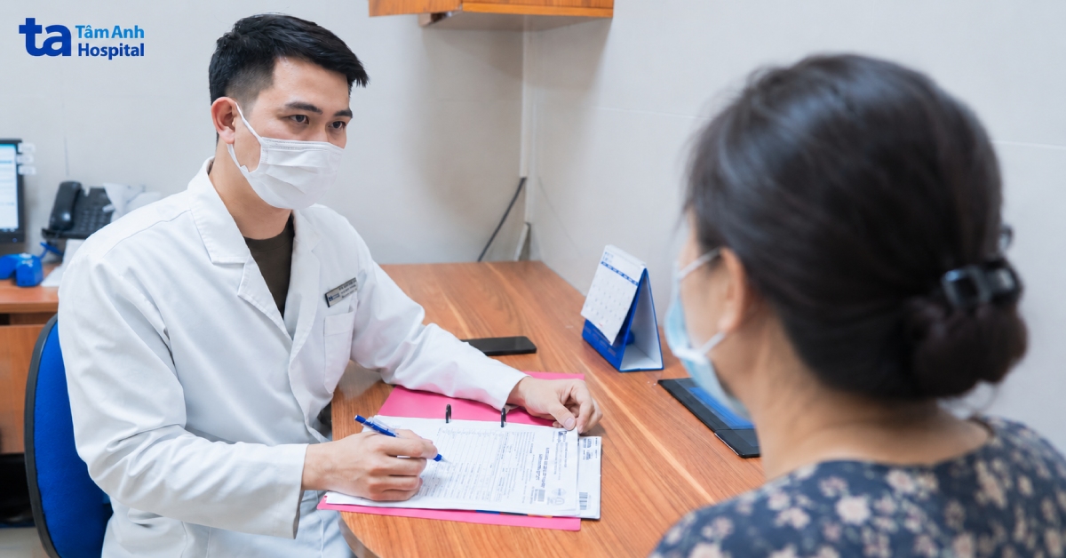 Tưởng chỉ là tiền mãn kinh, người phụ nữ 49 tuổi bất ngờ phát hiện chửa trứng